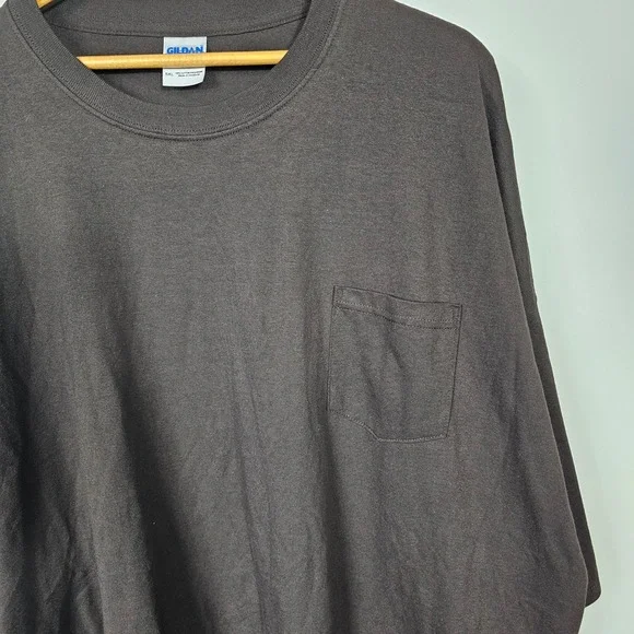 NEW Gildan Ultra Cotton Pocket T-Shirt 5XL Brown Relaxed Fit Menswear Casual - Picture 3 of 9